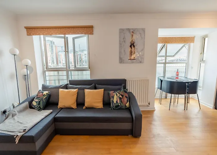 Excel London Riverview Luxury Apartment -Sleep 6- Free Parking- Playstation 4