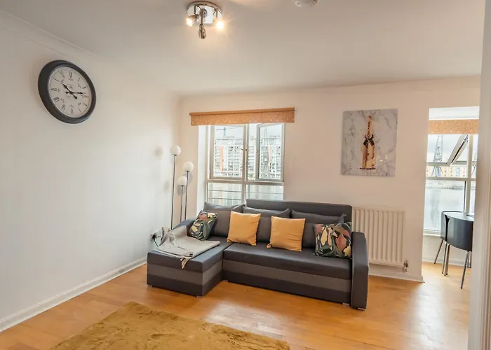 Excel London Riverview Luxury Apartment -Sleep 6- Free Parking- Playstation 4