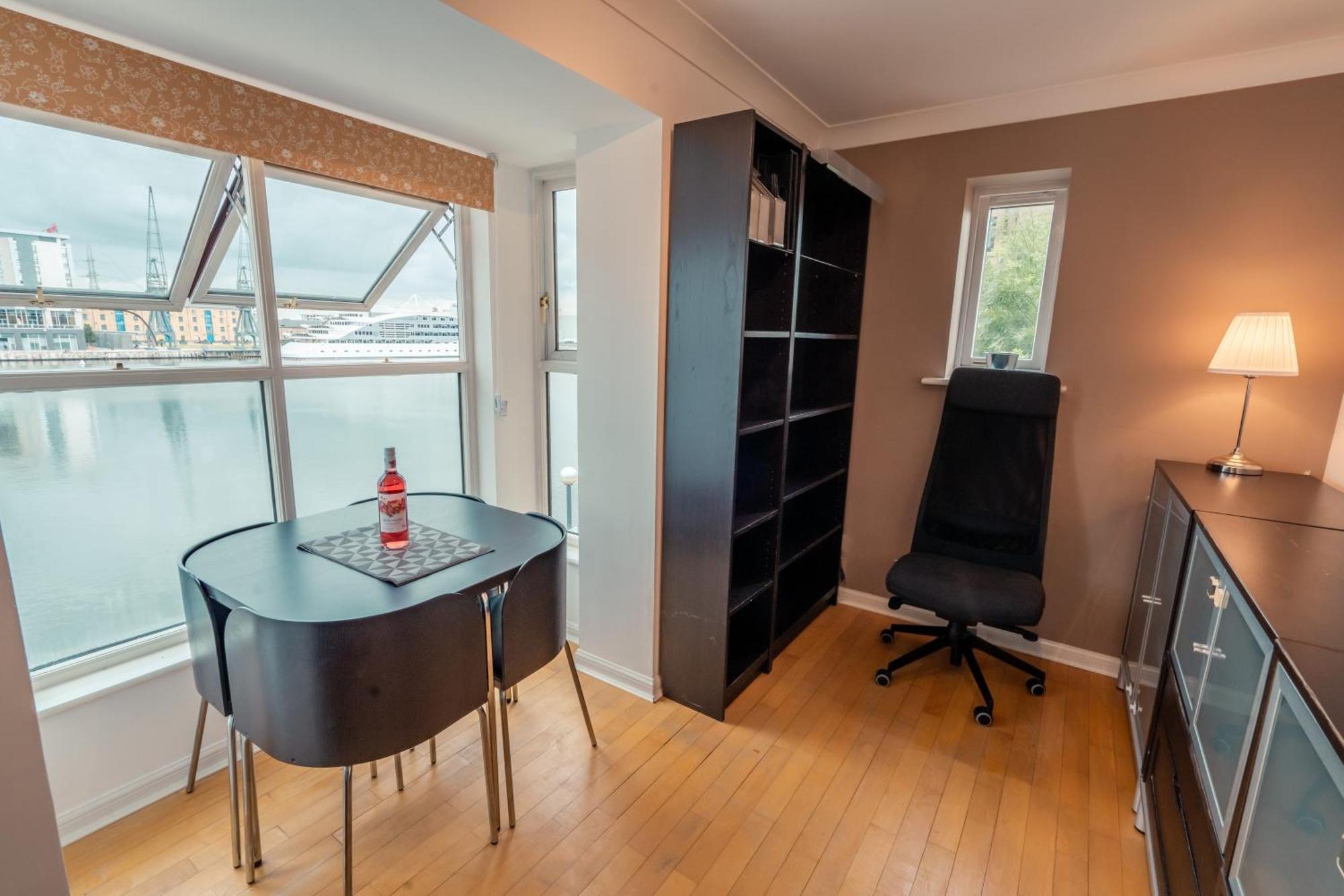 Excel Riverview Luxury -sleep 6- Free Parking- Playstation 4 Apartamento Londres